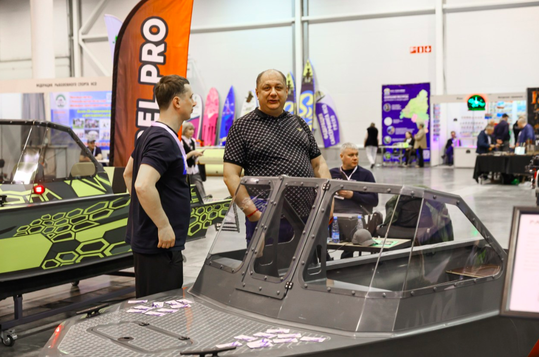 Фото В Новосибирске показали лодку-дом на выставке в «Экспоцентре» 3